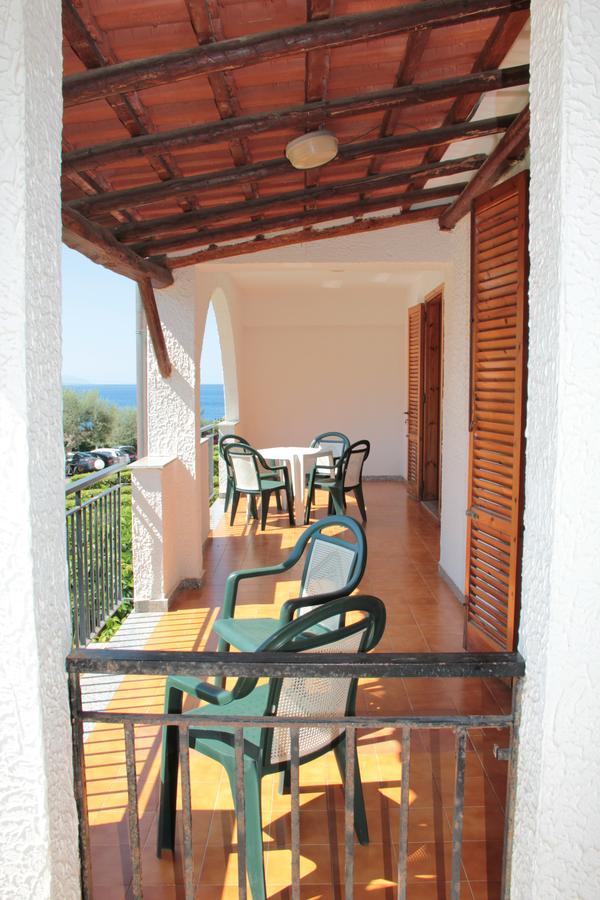 Residence L'Uliveto จอโยซามาเรอา ภายนอก รูปภาพ