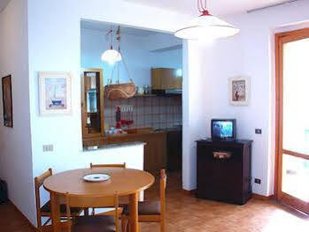 Residence L'Uliveto จอโยซามาเรอา ภายนอก รูปภาพ