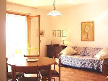 Residence L'Uliveto จอโยซามาเรอา ภายนอก รูปภาพ